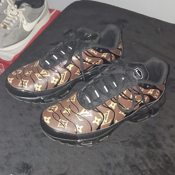 Louis Vuitton Brown and Black Sneakers - Picture 2 of 5